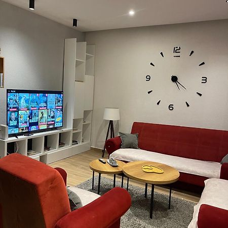 Ora-Prn,Cosy Apartment In The City Center Pristina Buitenkant foto
